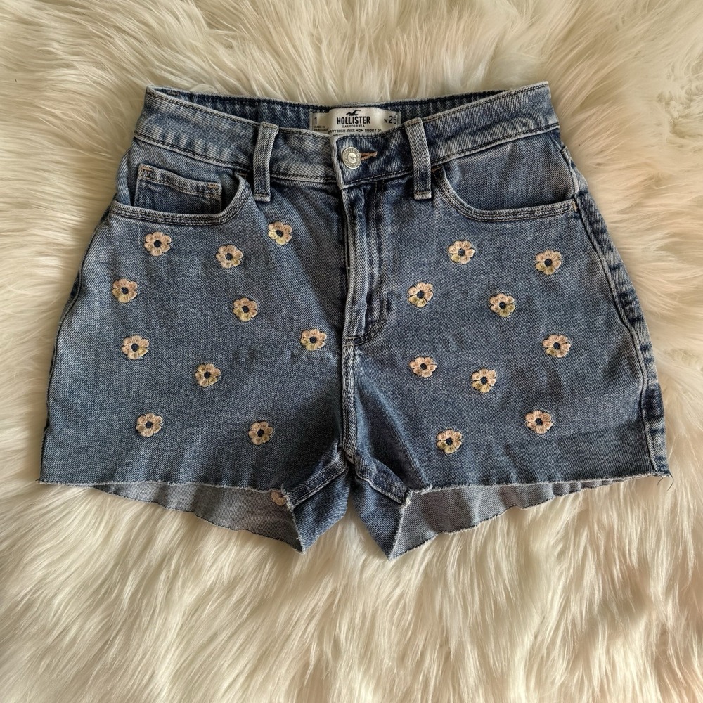 Hollister Curvy High Rise Mom Shorts 25 Floral Embroidered Daisy‎ Denim Boho